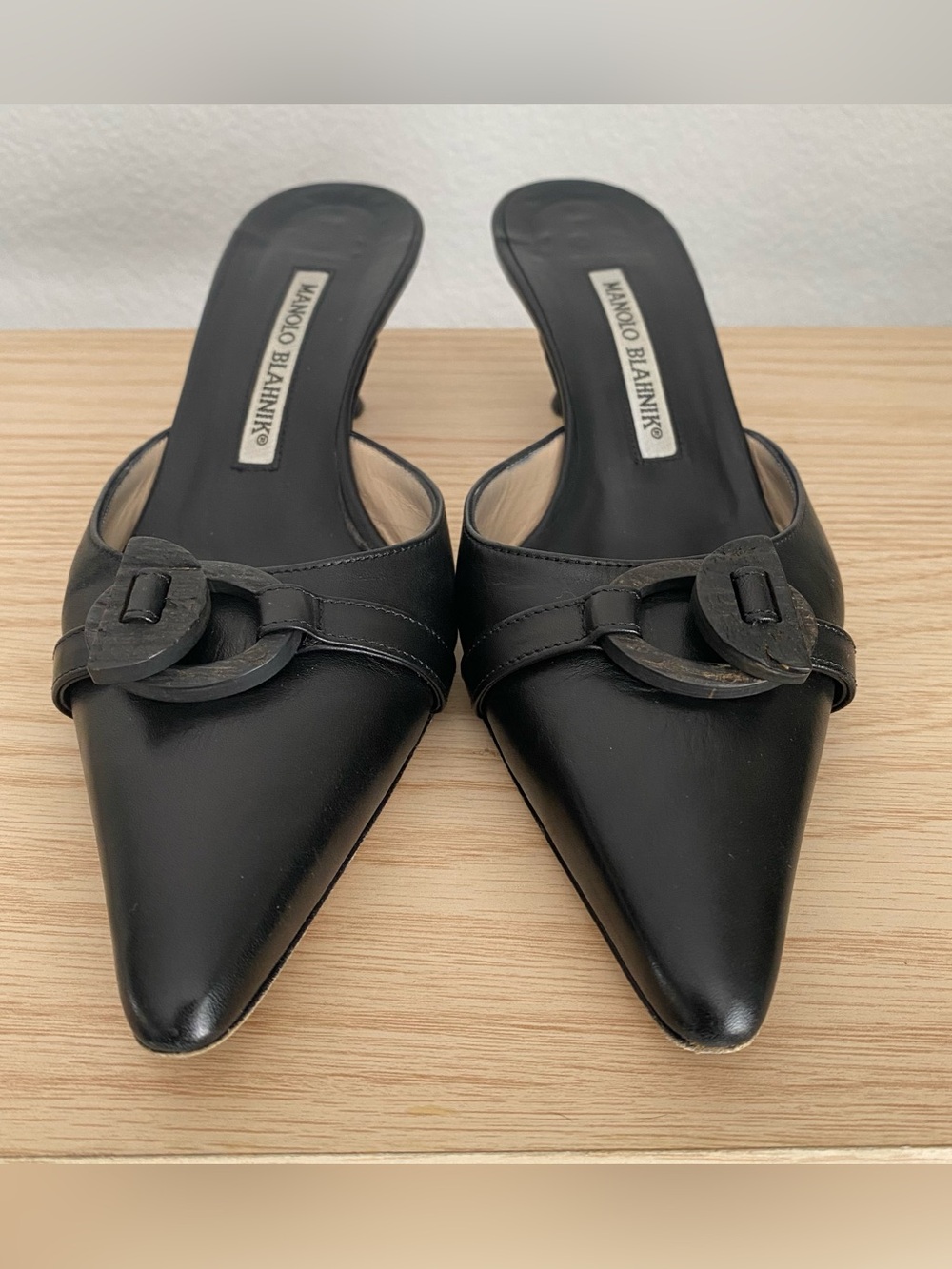 Y2K Manolo Blahnik black leather closed toe mule with kitten heel - Picture 10 of 15